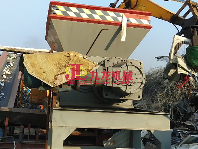 廢舊家電破碎現場(chǎng)