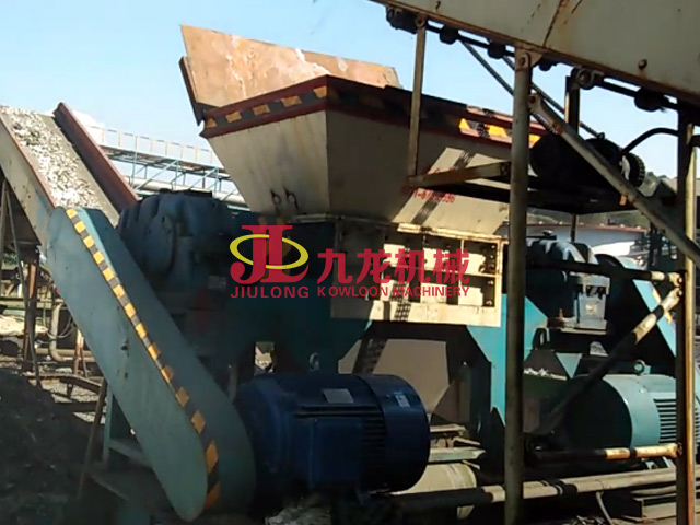 中原黃金噸包袋撕碎機客戶(hù)現場(chǎng)